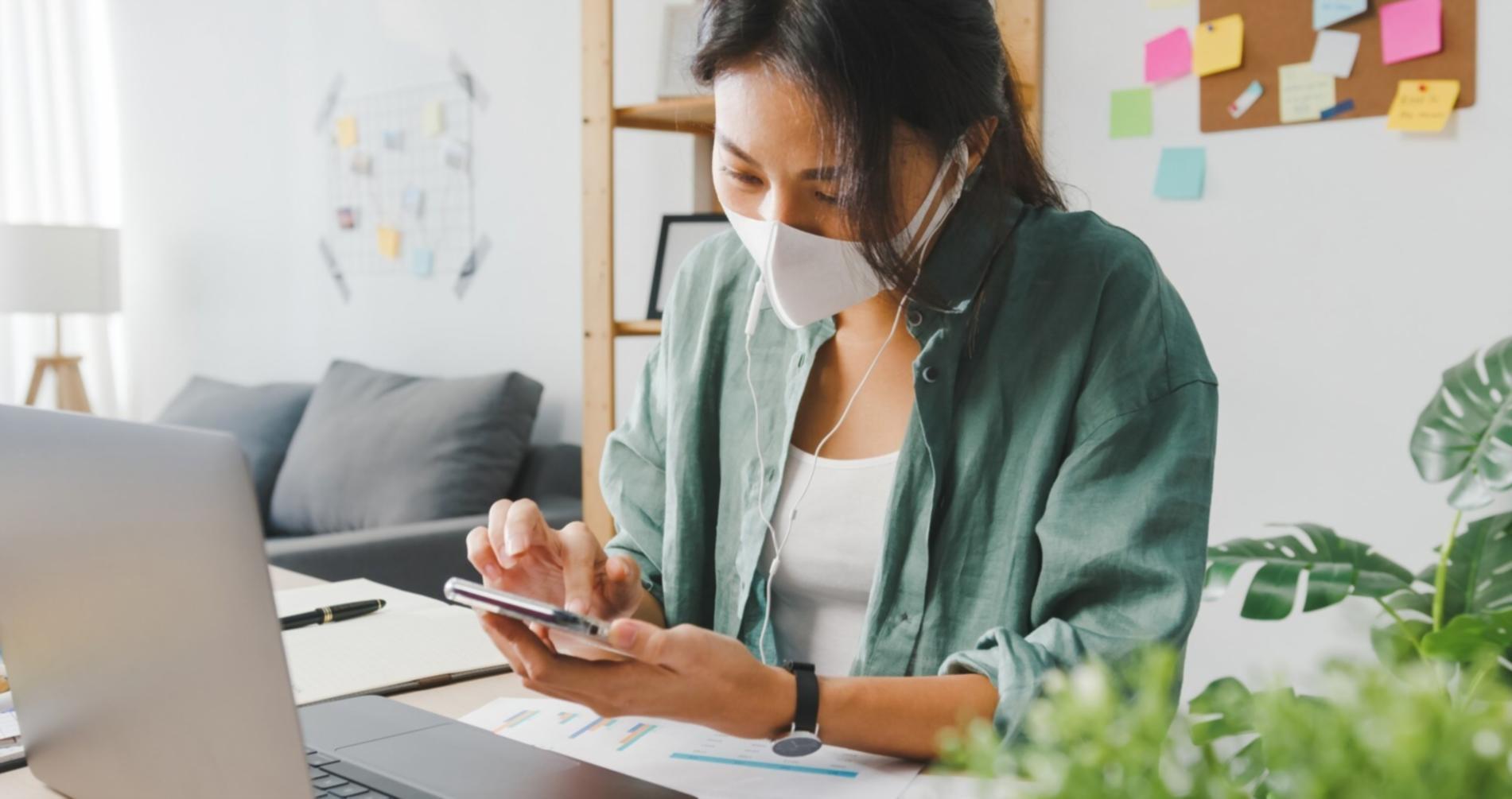 Collaborative learning environment with professionals working together on blockchain projects